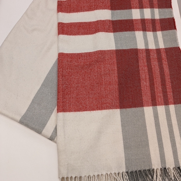 Plaid Gap blanket scarf - Picture 7 of 9